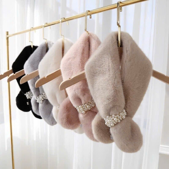 https://arvionstyle.com/pr/luxe-pearl-faux-fur-neck-scarf