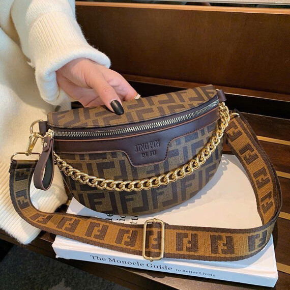 https://arvionstyle.com/pr/vintage-chain-saddle-bag