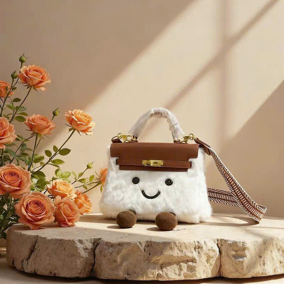https://arvionstyle.com/pr/happy-teddy-mini-top-handle-bag