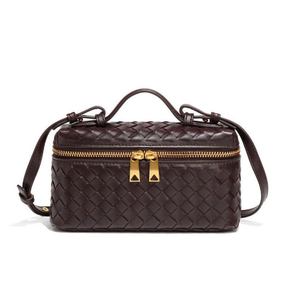 https://arvionstyle.com/pr/luxe-quilted-double-zip-crossbody-bag